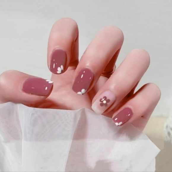 2/$16 Floral Short Press On Nails - Picture 16 of 16